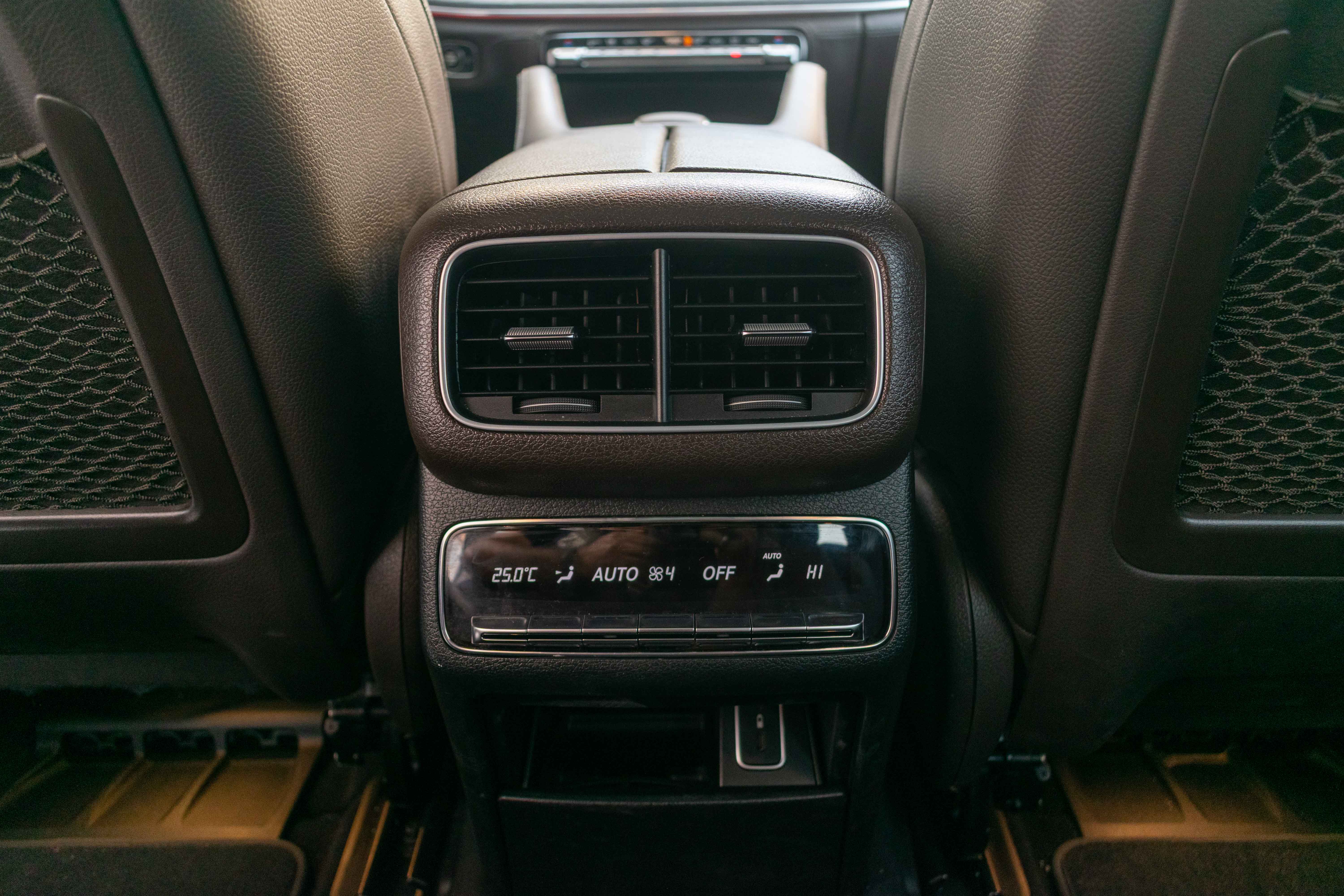White Mercedes Benz GLS 450 4MATIC 2021